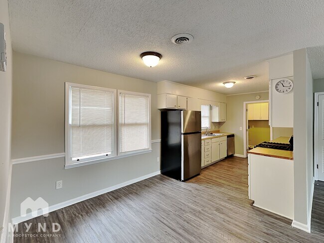 Photo - 2814 Bay Leaf Dr SE