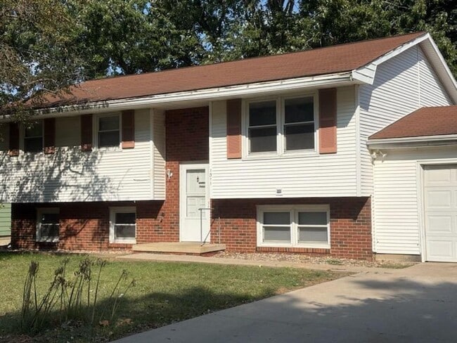 Building Photo - Remodeled 4 Bedroom House! MUST SEE!