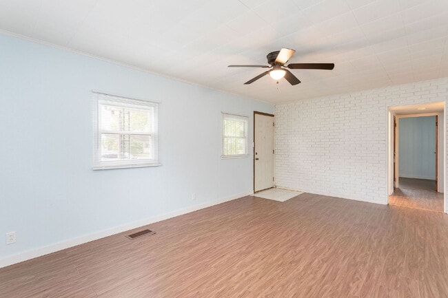 Photo - 402 E Chippewa Ave