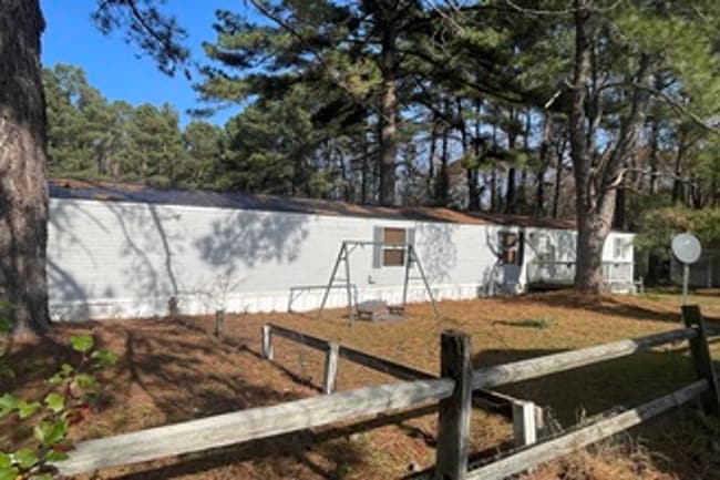 Building Photo - Private Setting/ Large Lot 3 bedroom 2 bath