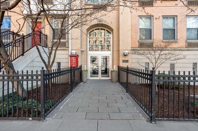 Building Photo - 149 Essex St Unit 2H