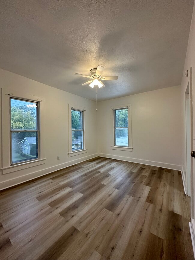 Photo - 1404 Grove St