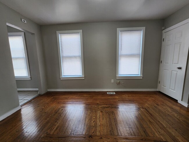 Photo - 317 Bassett St