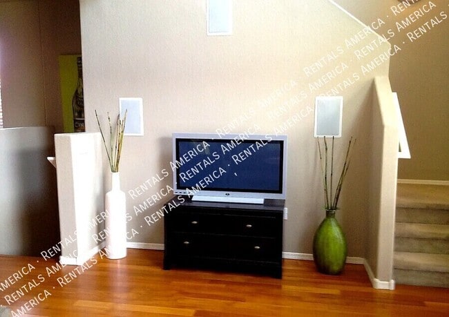 Photo - 2402 E 5th St Unidad 1515