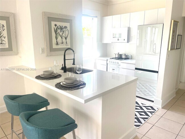 Photo - 1611 Michigan Ave Unidad 27