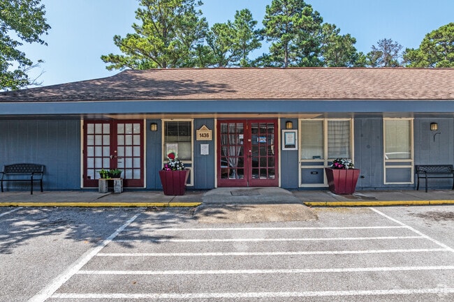 Leasing Office