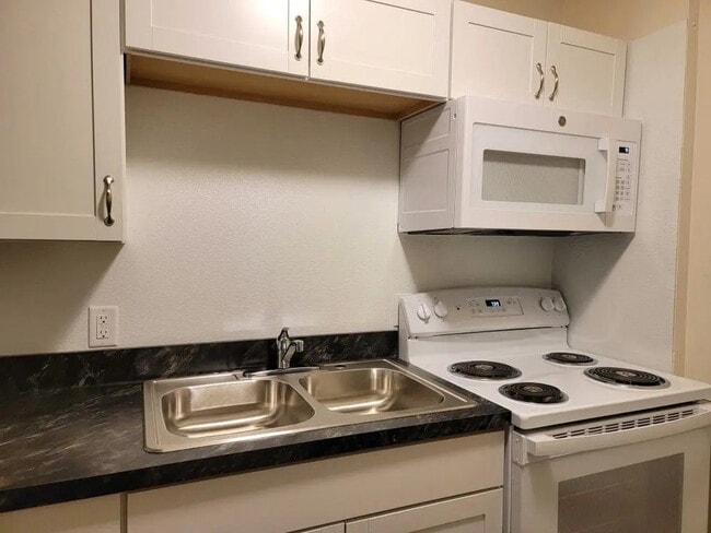 Photo - 675 E Main St Unidad B2