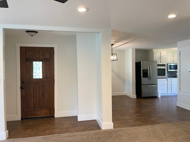 Photo - 332 E 8400 S