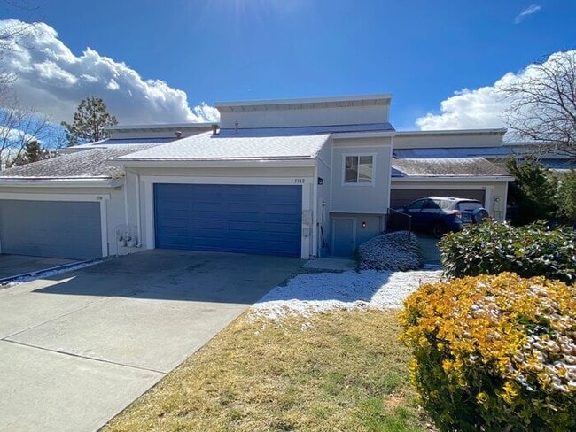 Photo - 3 Bedroom Townhouse North Reno - 2 Car Attached Garage/Mountain Views