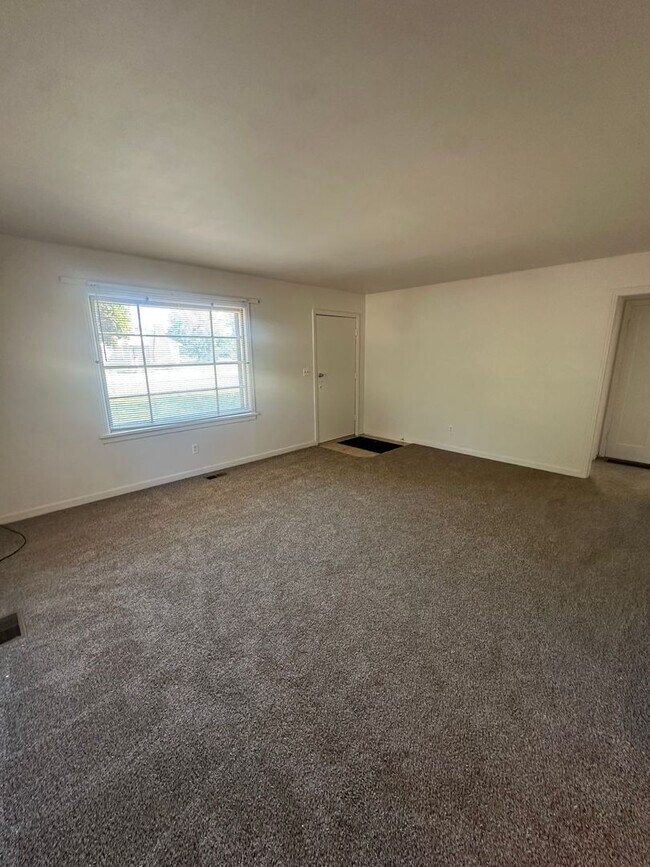 Building Photo - Beautiful 2 Bedroom 1 Bath House!!!! #1055
