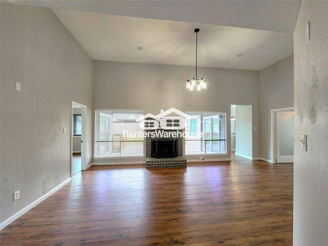 Photo - 2118 Creston Dr