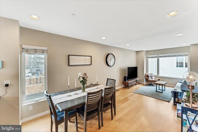 Photo - 211 Brown St