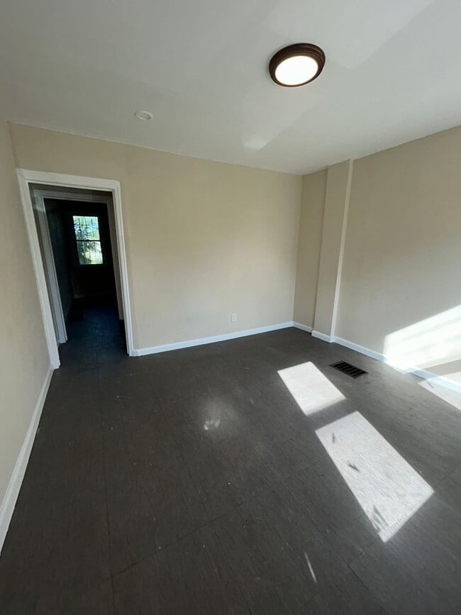 38 Bond St