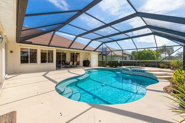 Photo - 212 SW Whitewood Dr