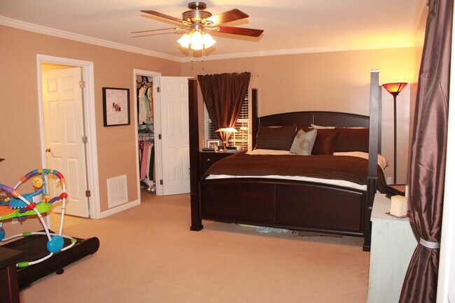 Photo - 3BR/ 2BA One-level Home in West Hills, Fenced Backyard