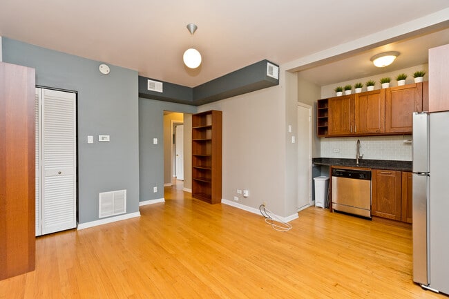 Photo - 4240 N Clarendon Ave Unit 314N