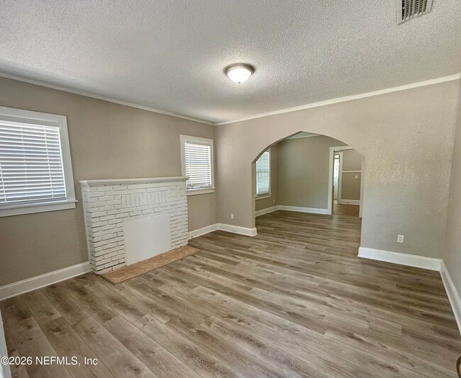 Photo - 28 W 35th St