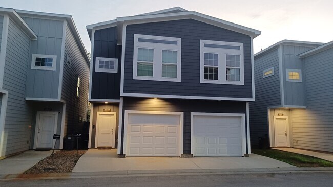 Photo - 18827 Luminescent Ln
