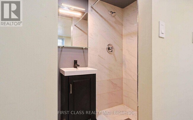Photo - 76 MacDonald St