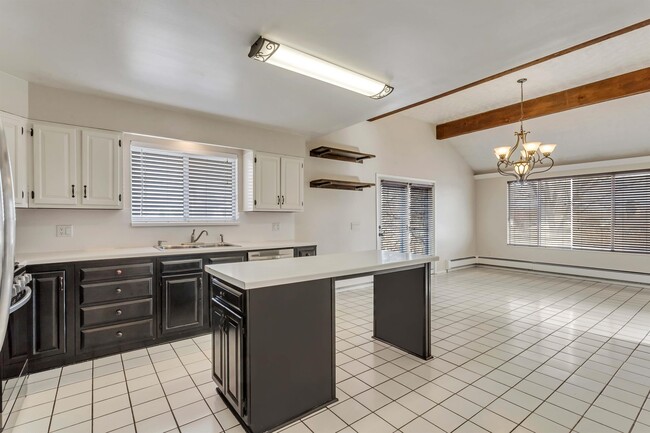 Photo - 1222 W Shields Ln