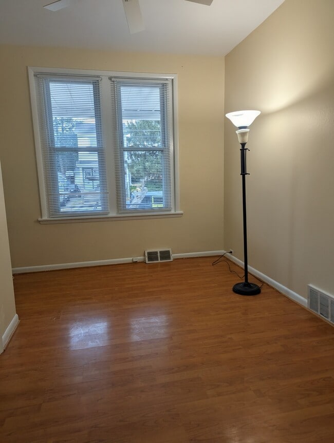 Dormitorio - 7414 Montour St Unidad 1