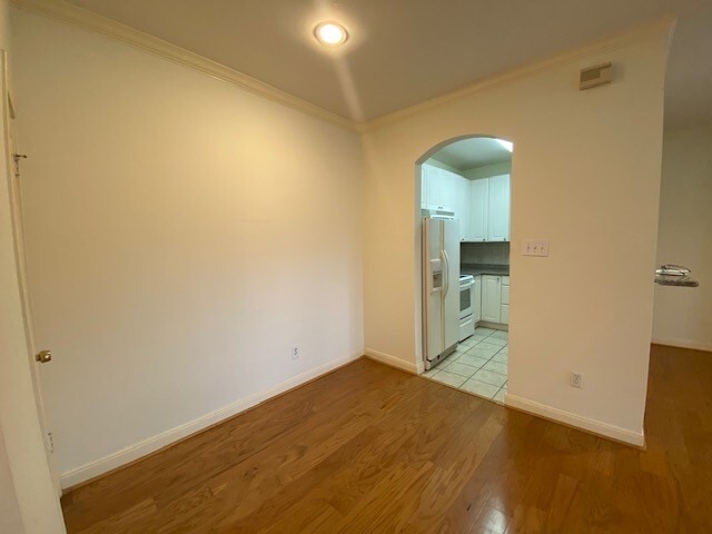 Building Photo - 2001 Bering Dr Unit 5B Rental