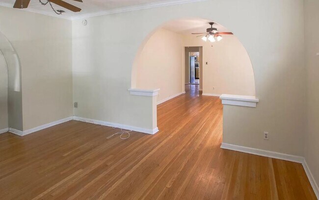 Photo - 4958 Tholozan Ave