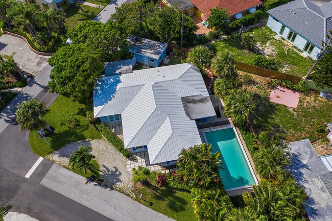 Photo - 461 Jupiter Ln