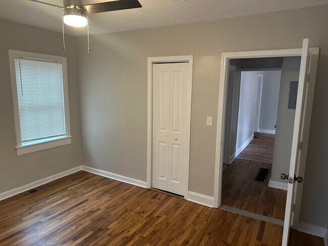 Photo - 1107 Graymont Dr SW