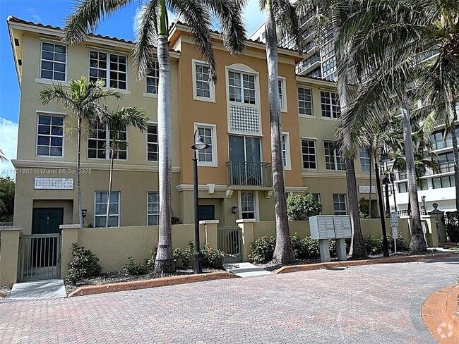 Building Photo - 2069 S Ocean Dr Rental