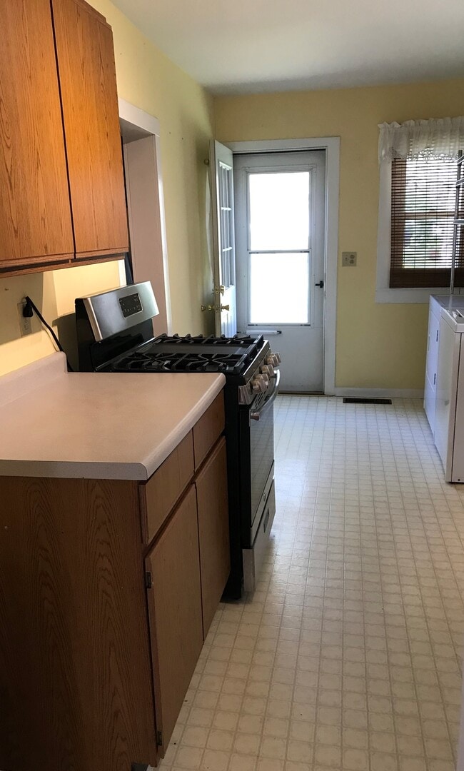Kitchen - 714 W Carroll St