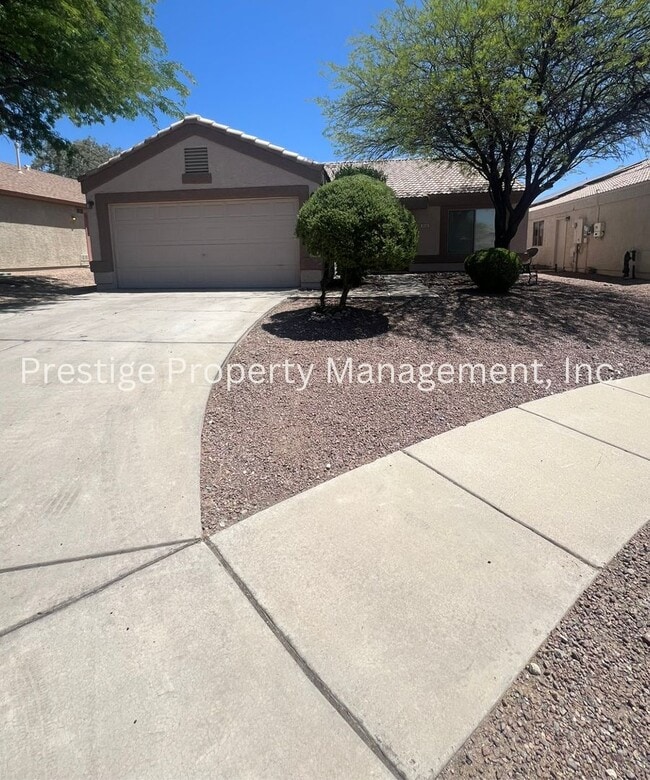 Building Photo - Rita Ranch Beauty!