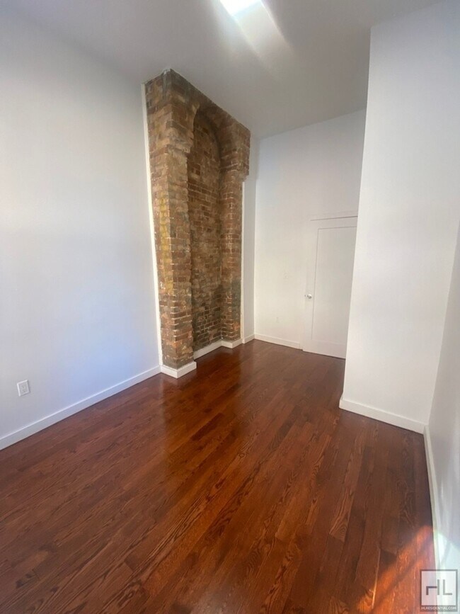 Photo - CENTRAL AVENUE / Spacious Bushwick 1 Bed 1-Bath Unidad 1