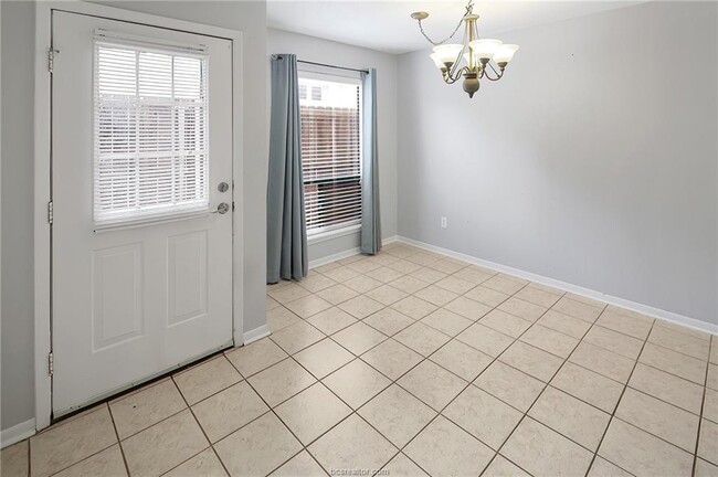 Photo - 2807 Wildflower Dr