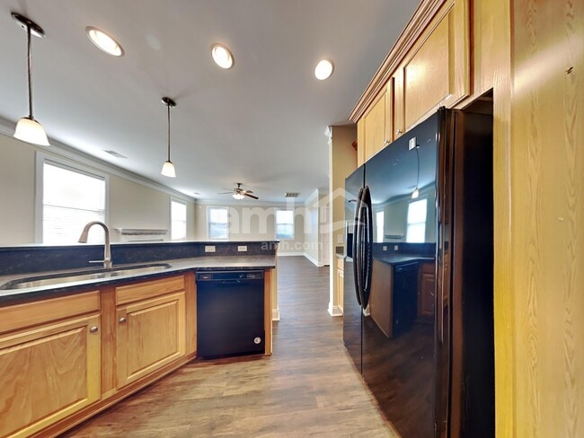 1085 Moss Grove Dr