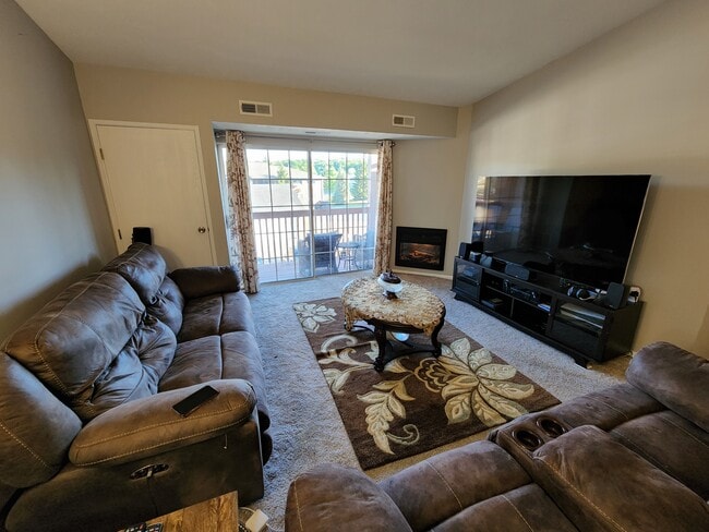 Building Photo - 10391 Glenway Dr Unit 10391 Glenway, 201