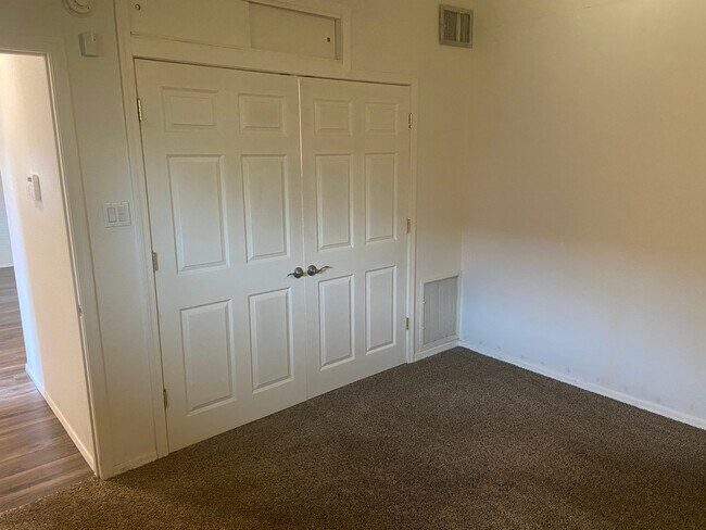 Photo - 421- 425 N Olsen