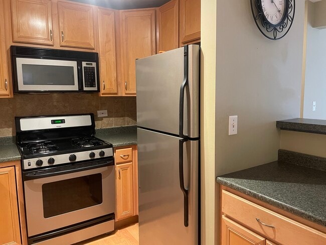 Photo - 16W481 Lake Dr Unit 201