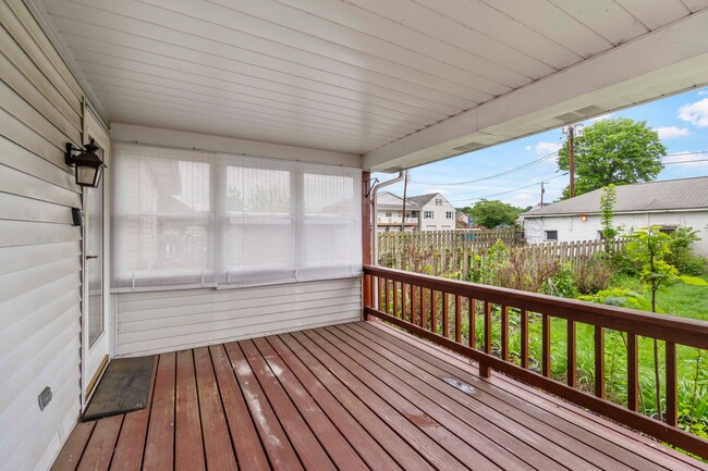 Photo - AVAILABLE NOW! Don't miss this amazing 3-bedroom with a RIVERFRONT view in Brackenridge!