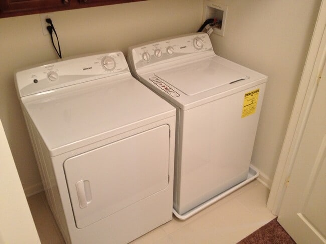 Washer/Dryer in Unit - 99 Steiner Ave Unit 8
