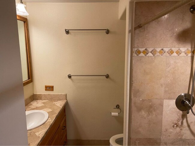 Photo - 747 Amana St Unidad 1920