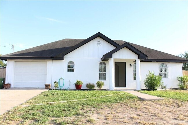 Building Photo - 1108 Arboledas Dr Rental