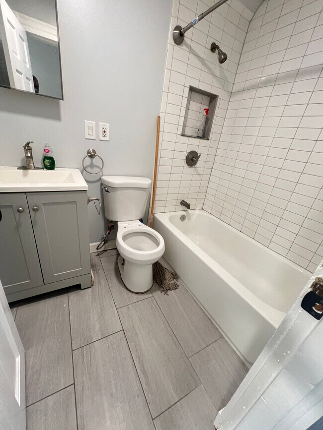 220 Sherman Ave Unit 02