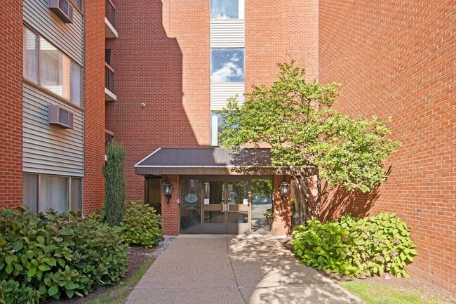 Building Photo - 4975 Washington St Unit 311