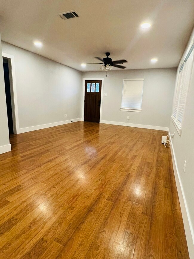 Photo - 925 Cimarron St