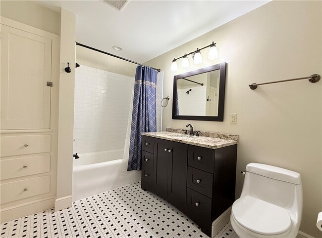 Photo - 161 Oakwood Ave