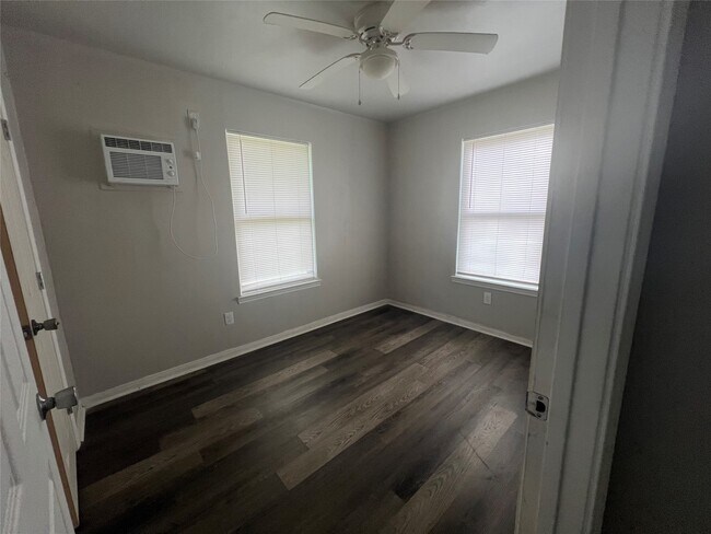 Photo - 416 Pin Oak Dr