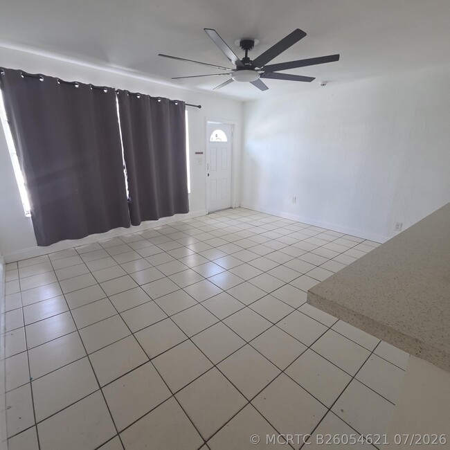 Photo - 160 NW 15th Pl
