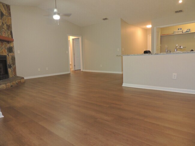 Photo - 1006 Wood Creek Dr