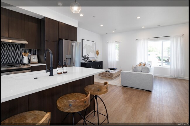 Photo - 1660 S Major St